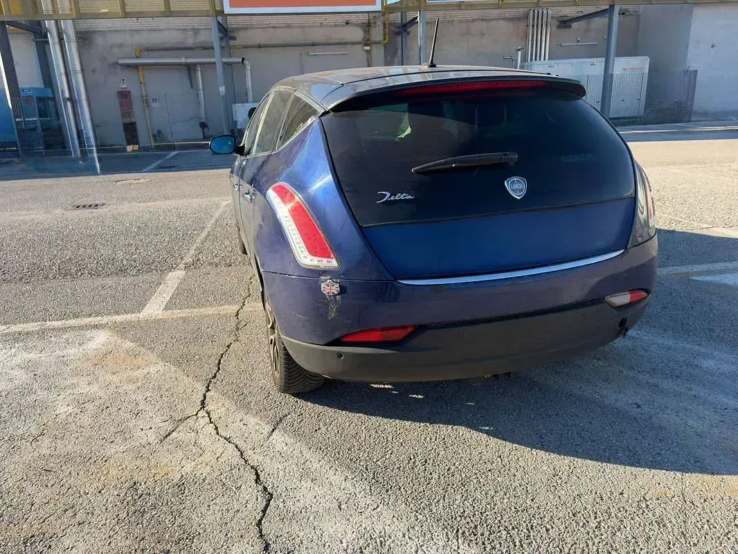 Usata Lancia Delta 120 CV (88 kW) 2010 Blu/azzurro Utilitaria