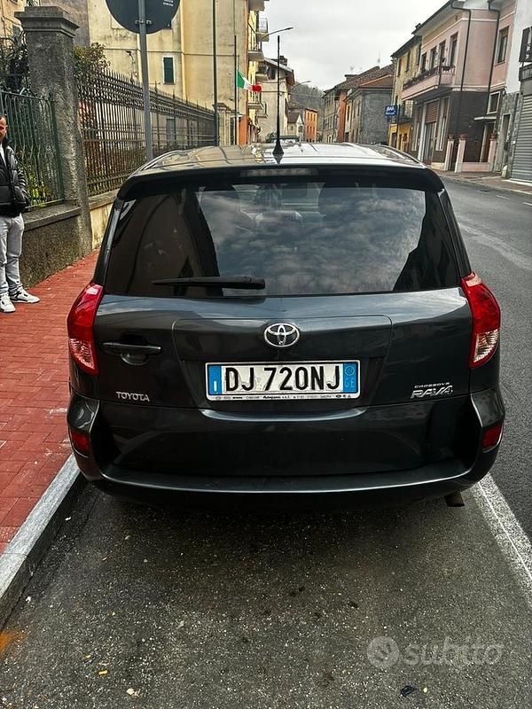 Usata Toyota RAV4 Luxury 177 CV (130 kW) 2007 Nero SUV
