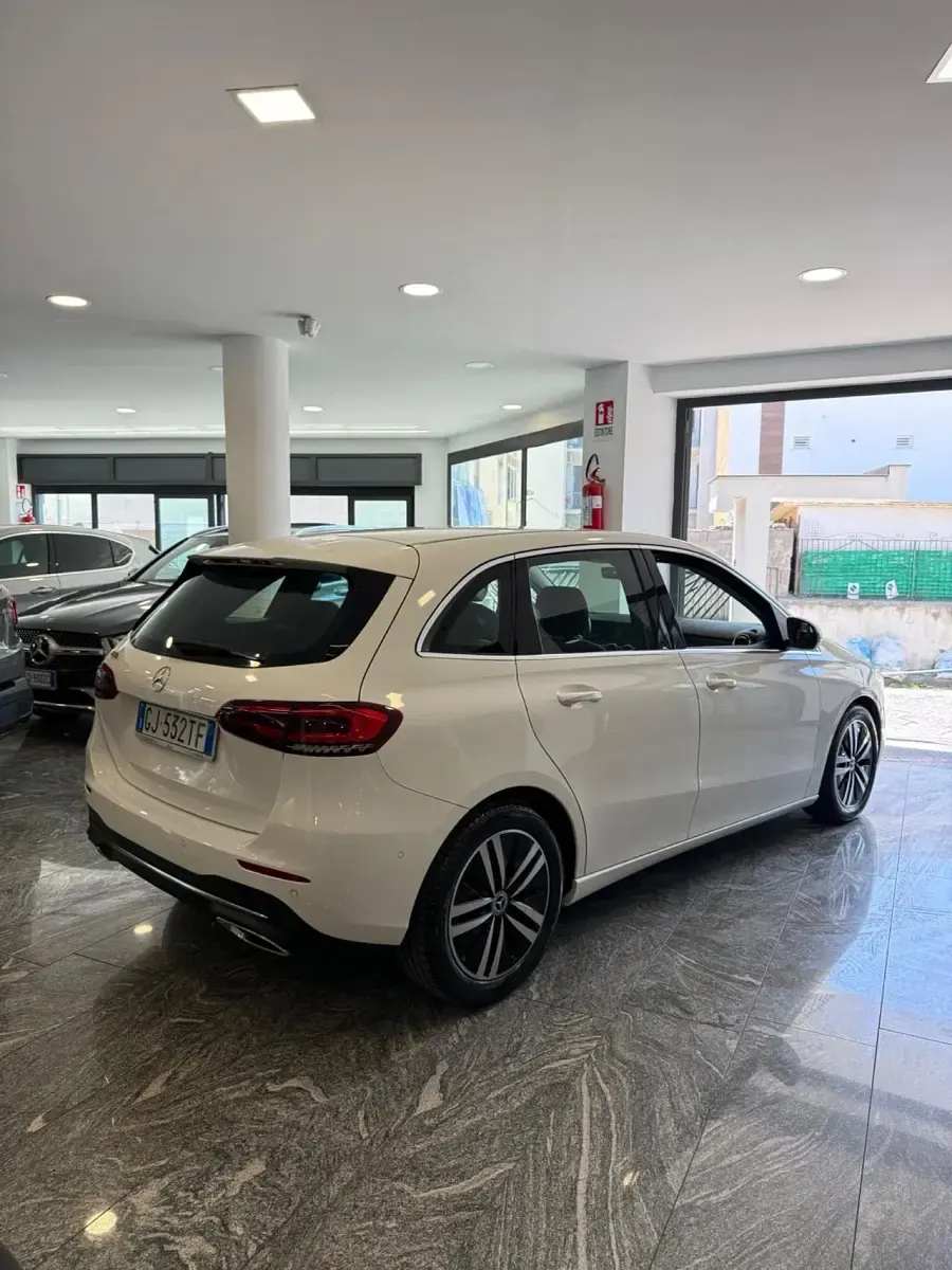 Usata Mercedes B180 116 CV (85 kW) 2022 Bianco Utilitaria