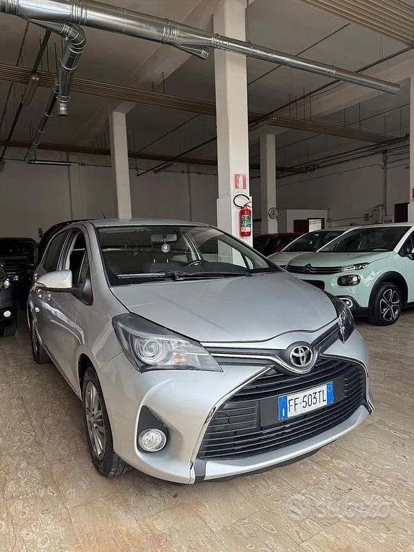 Usata Toyota Yaris 69 CV (50 kW) 2016 Grigio Berlina