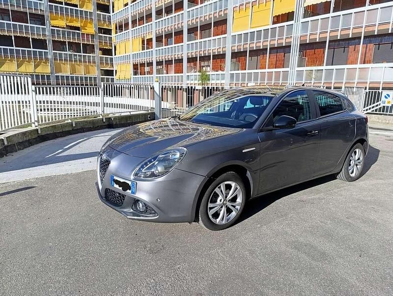 Usata Alfa Romeo Giulietta 120 CV (88 kW) 2018 Grigio Berlina