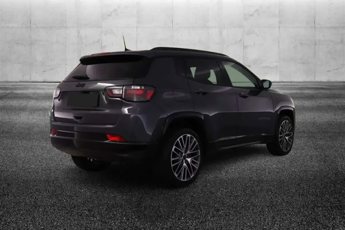 Usata Jeep Compass Summit 131 CV (96 kW) 2025 Grigio SUV