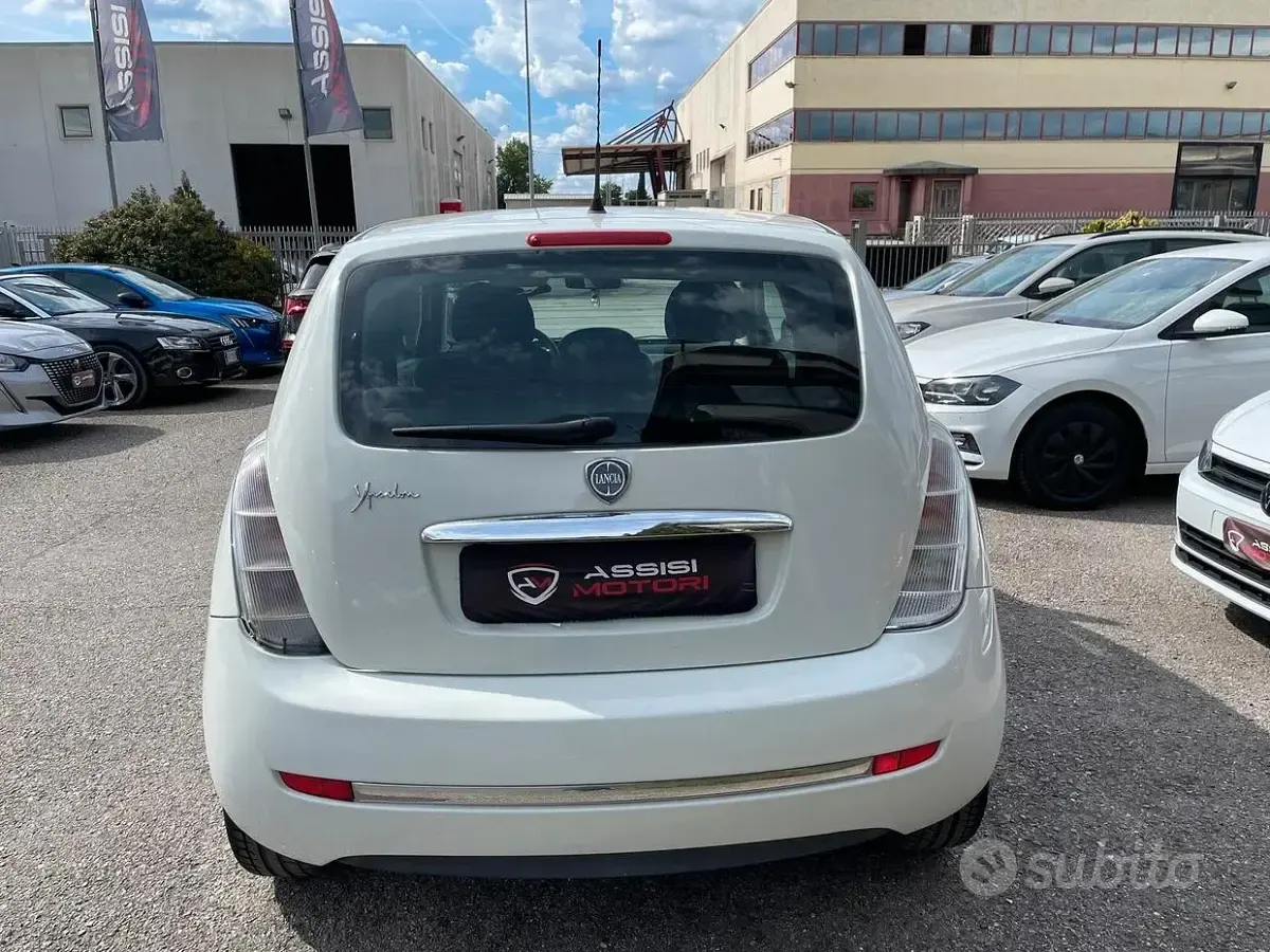 Usata Lancia Ypsilon 75 CV (55 kW) 2011 Bianco Utilitaria