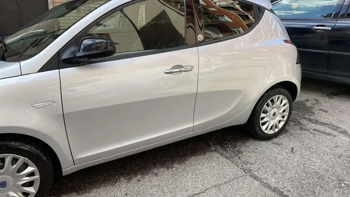 Usata Lancia Ypsilon Silver 69 CV (50 kW) 2012 Grigio Utilitaria