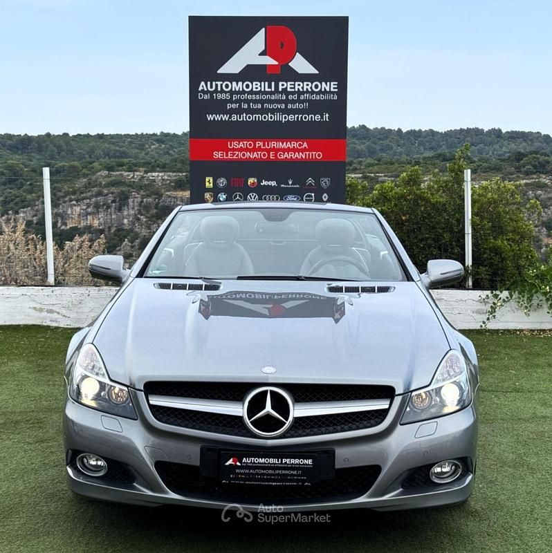 Usata Mercedes SL350 315 CV (231 kW) 2010 Argento palladio Cabrio