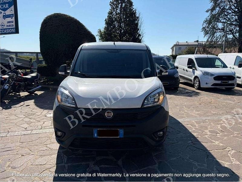Usata Fiat Doblò Lounge 105 CV (77 kW) 2022 Bianco Monovolume