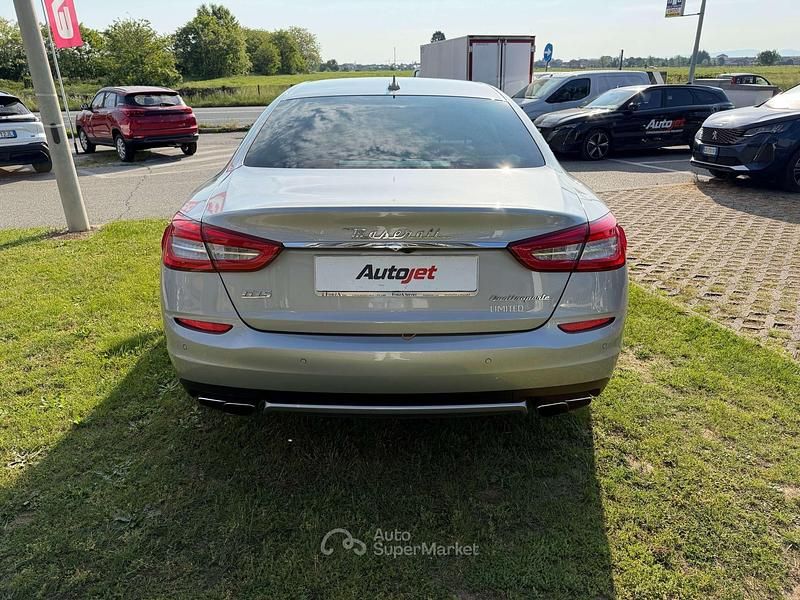 Begagnad Maserati Quattroporte 530 HK (389 kW) 2015 Silver Sedan