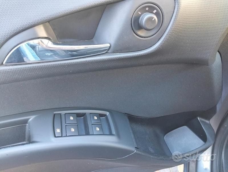Usado Opel Meriva 95 CV (69 kW) 2017 Gris Monovolumen