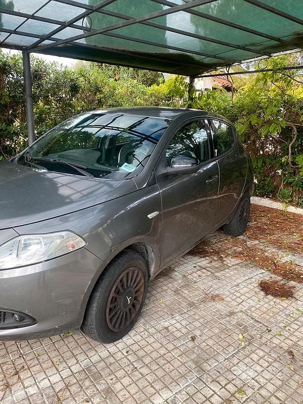 Usata Lancia Ypsilon 80 CV (58 kW) 2015 Grigio Utilitaria