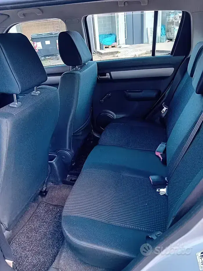 Usata Suzuki Swift 92 CV (67 kW) 2005 Grigio Utilitaria