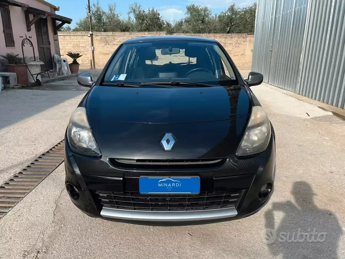 Usata Renault Clio II Dynamique 75 CV (55 kW) 2010 Berlina