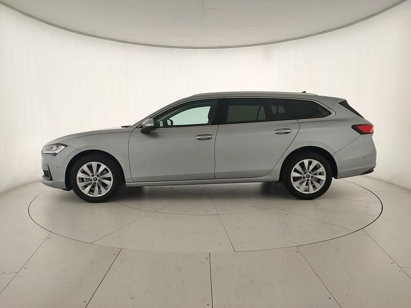 Nuova Skoda Superb Style 150 CV (110 kW) 2026 Argento pebble metallizzato Station wagon
