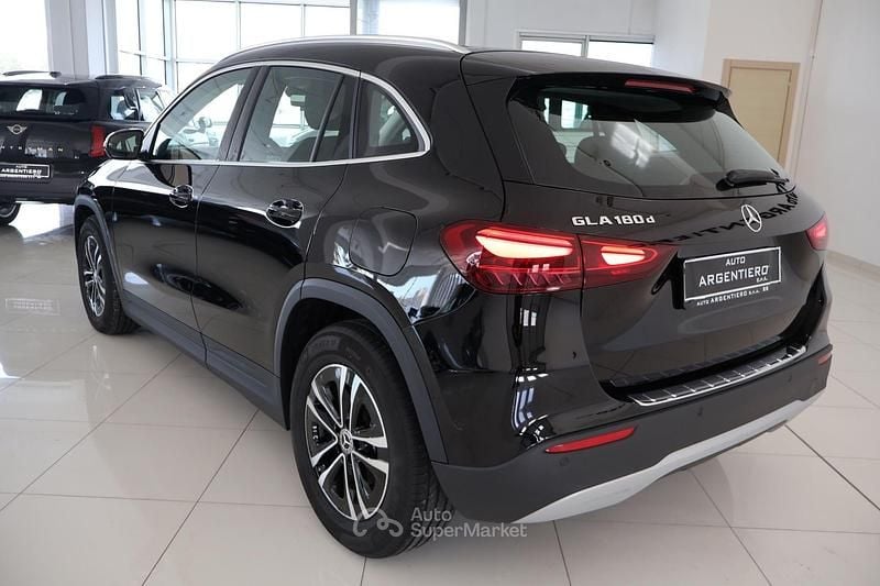 Usado Mercedes GLA180 Advanced 116 CV (85 kW) 2025 Negro SUV
