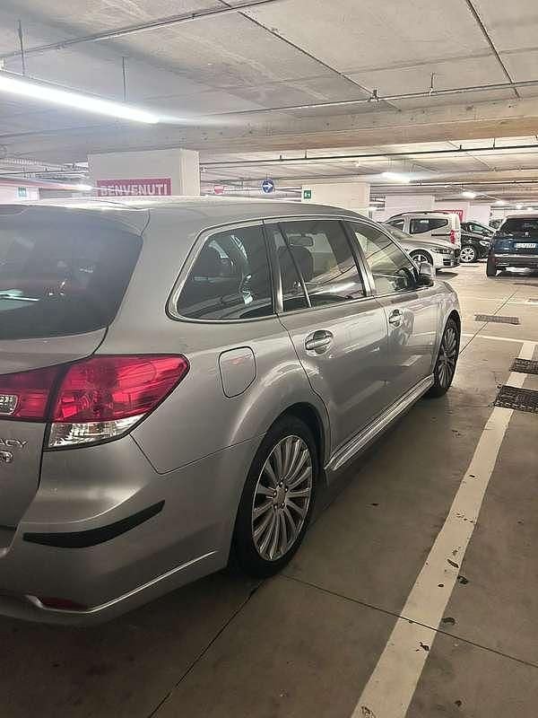 Usata Subaru Legacy Comfort 150 CV (110 kW) 2012 Argento Station wagon