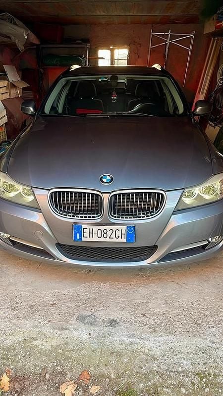 Usata BMW 318 143 CV (105 kW) 2011 Grigio Station wagon