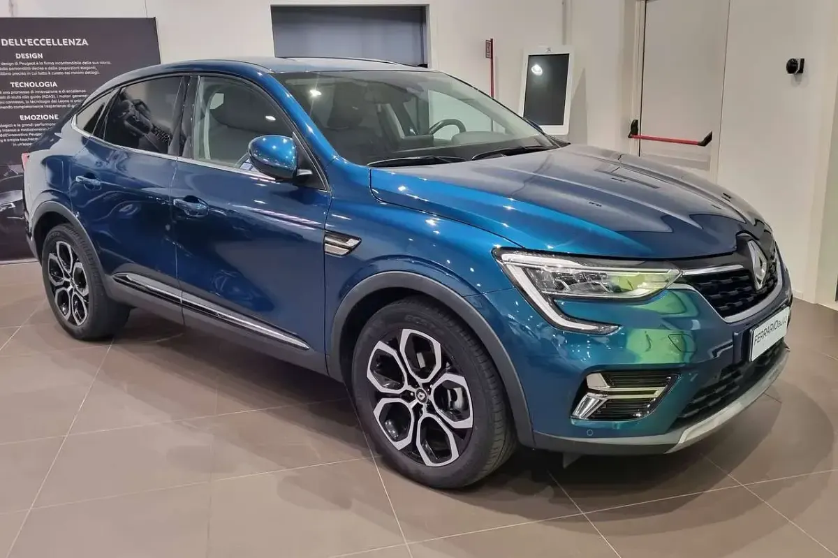 Usata Renault Arkana Techno 145 CV (106 kW) 2023 Blu SUV