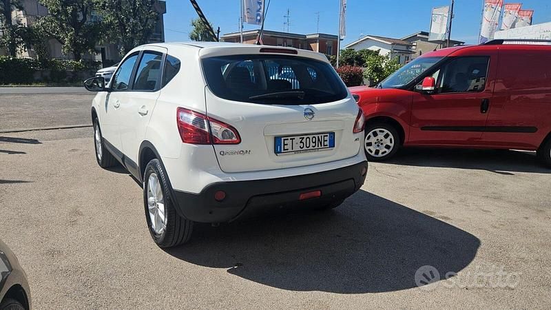 Usata Nissan Qashqai Tekna 110 CV (80 kW) 2013 Bianco SUV