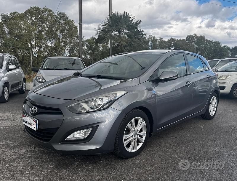 Usata Hyundai i30 Comfort 110 CV (80 kW) 2012 Grigio Berlina