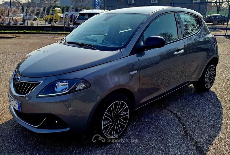 Usata Lancia Ypsilon 69 CV (50 kW) 2023 Gray Utilitaria