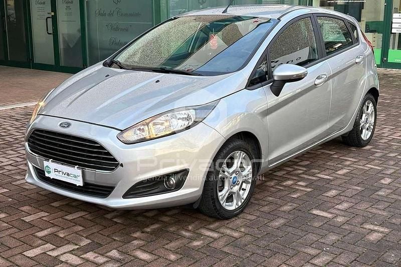 Usata Ford Fiesta 75 CV (55 kW) 2015 Bianco Utilitaria