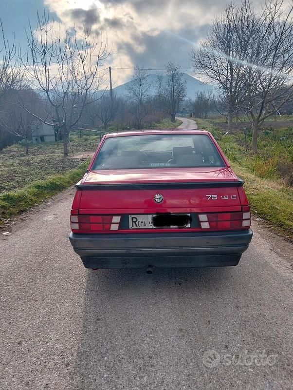 Usata Alfa Romeo 75 120 CV (88 kW) 1989 Rosso Berlina
