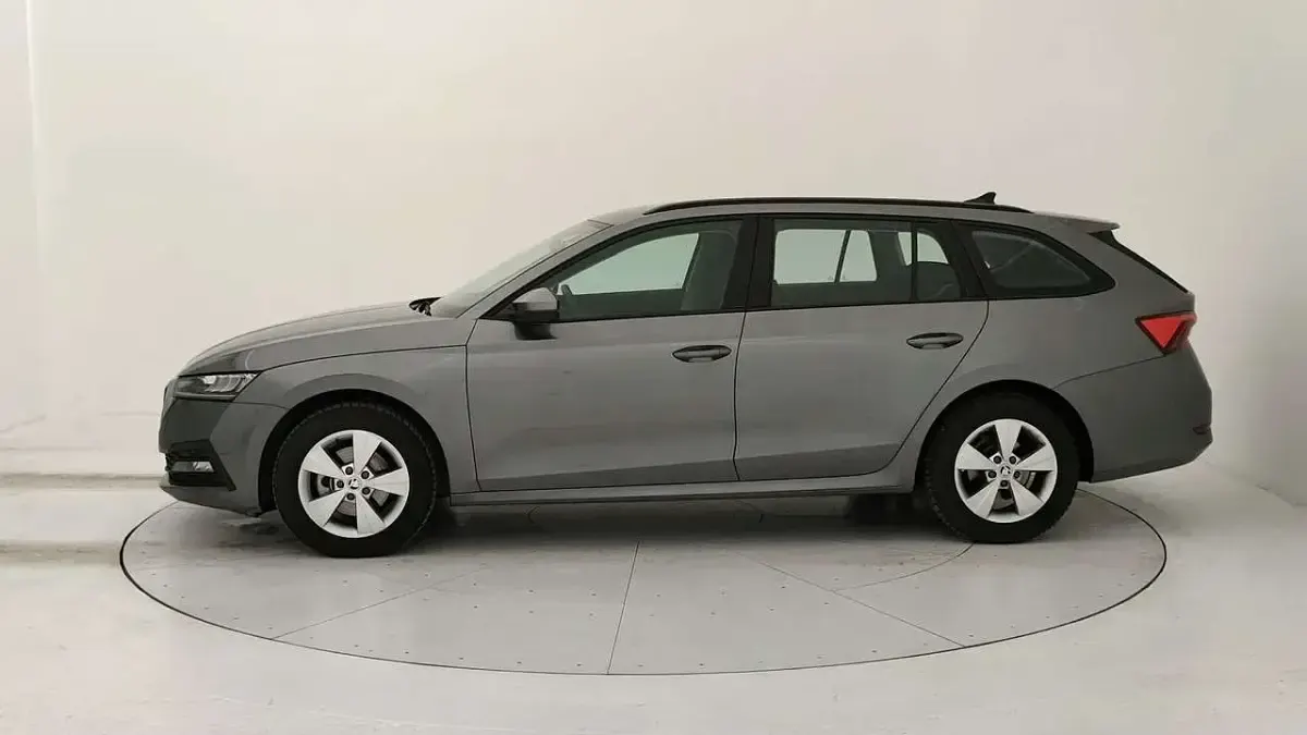 Usata Skoda Octavia Executive 150 CV (110 kW) 2023 Grigio Station wagon