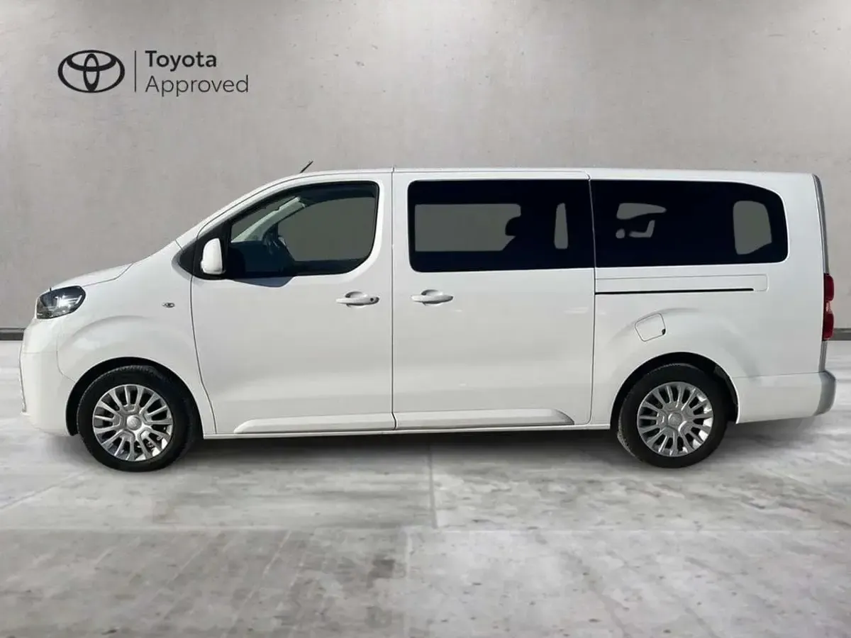 Usata Toyota Proace Lounge 144 CV (105 kW) 2025 Bianco Monovolume