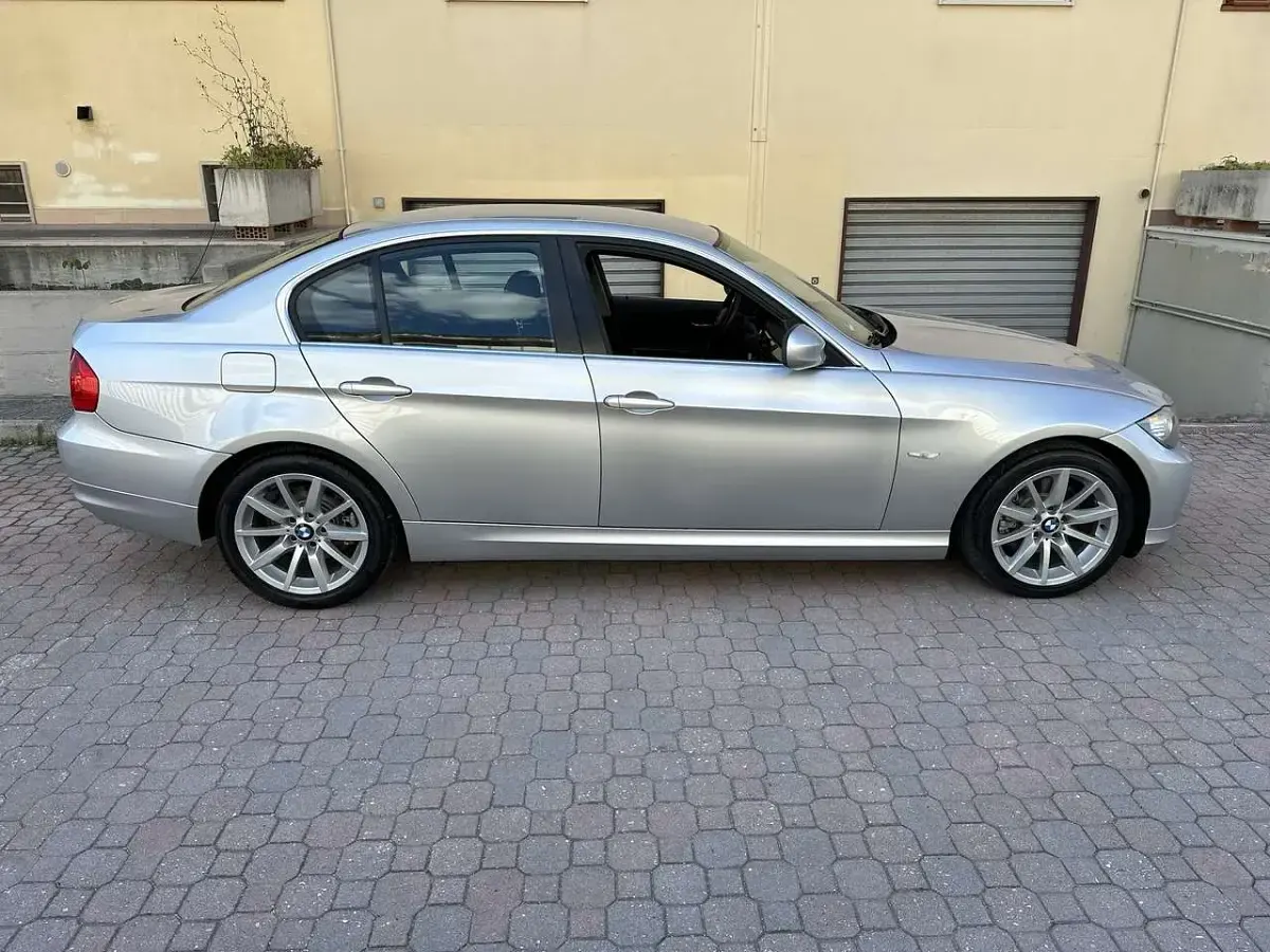 Usata BMW 325 218 CV (160 kW) 2008 Argento Berlina