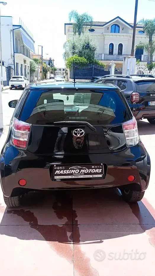 Usata Toyota iQ 90 CV (66 kW) 2011 Nero Utilitaria