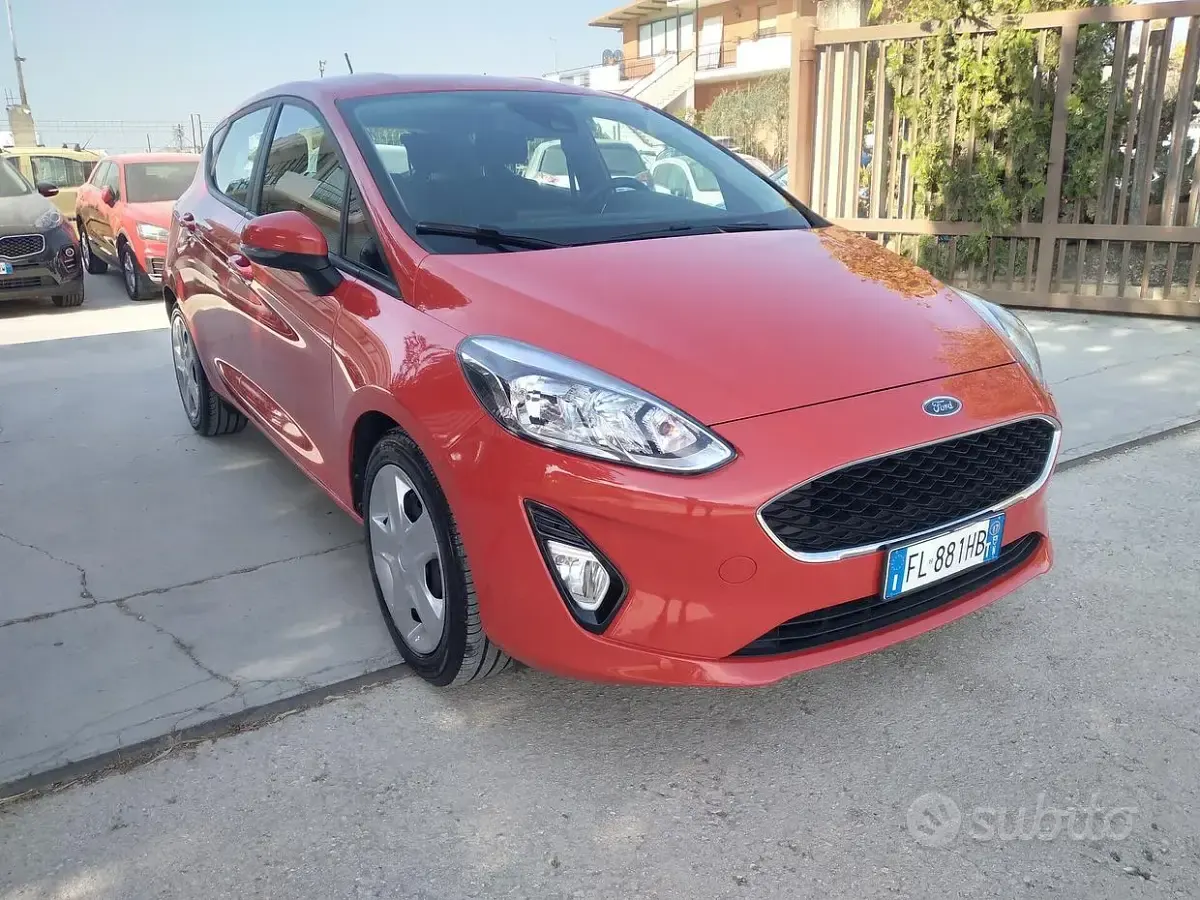 Usata Ford Fiesta 85 CV (62 kW) 2017 Rosso Utilitaria
