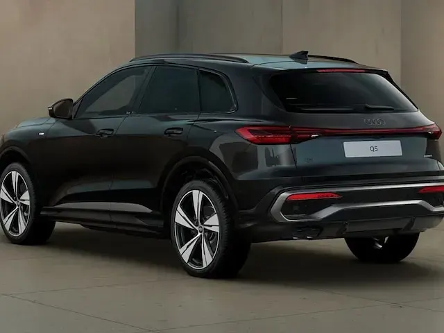 Nuova Audi Q5 S-Line 204 CV (150 kW) 2025 Nero mythos metallizzato SUV