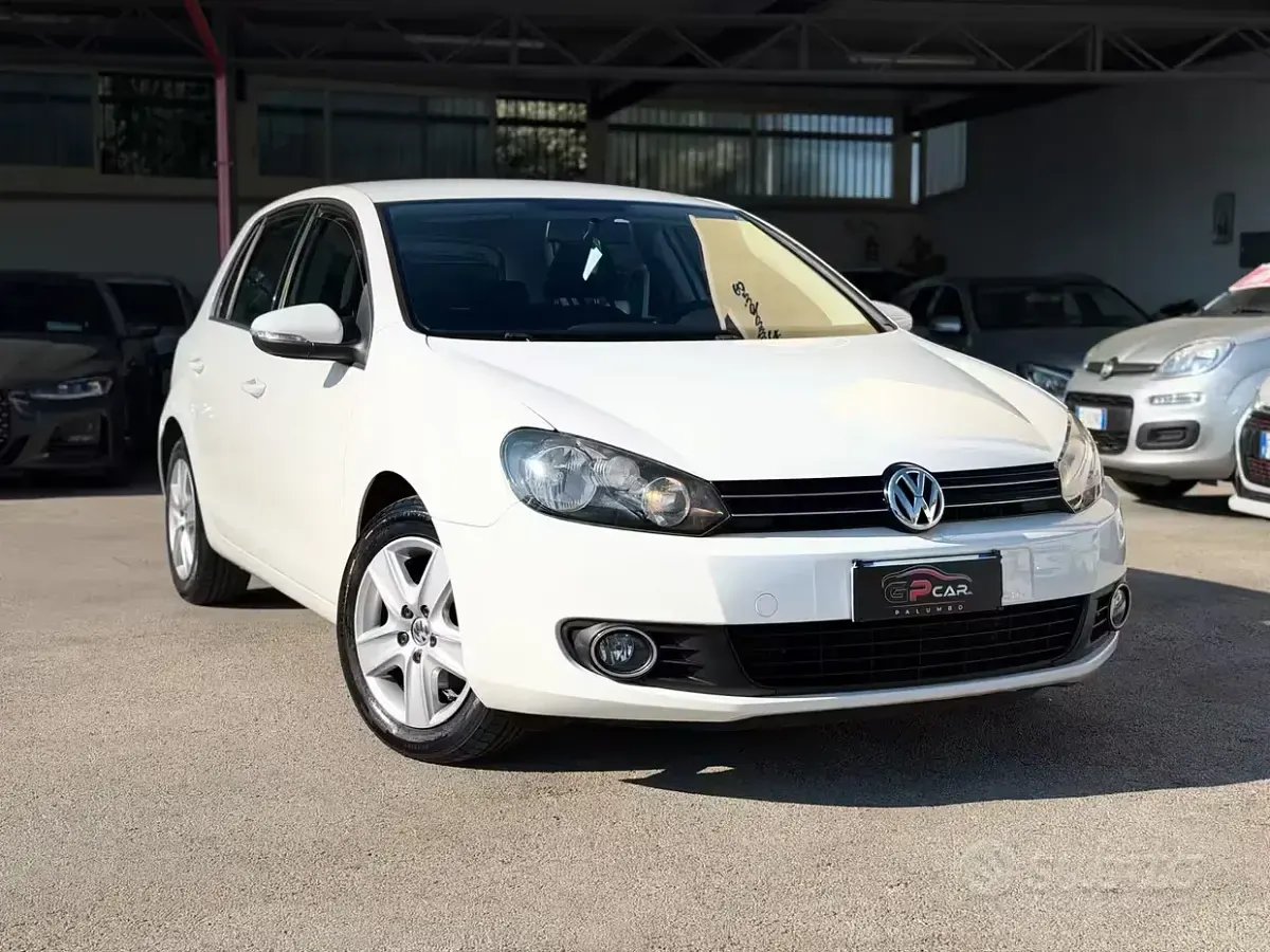 Usata VW Golf VI 105 CV (77 kW) 2011 Bianco Utilitaria