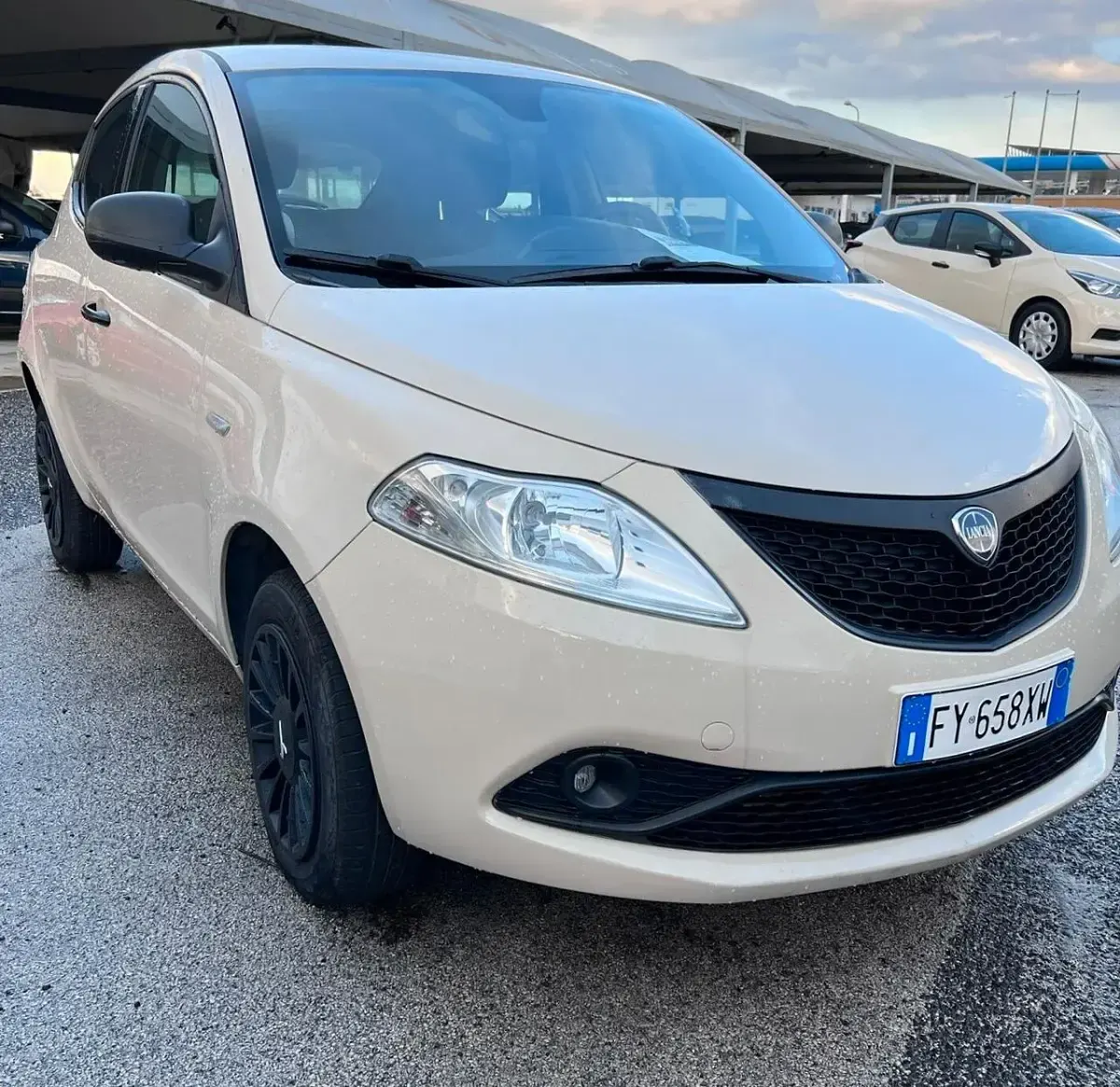 Usata Lancia Ypsilon 84 CV (61 kW) 2019 Beige Utilitaria