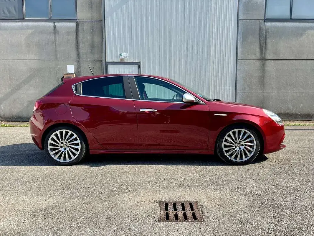 Usata Alfa Romeo Giulietta Distinctive 170 CV (125 kW) 2010 Rosso Utilitaria