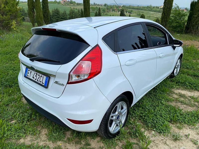 Usata Ford Fiesta Titanium 95 CV (69 kW) 2015 Bianco Berlina