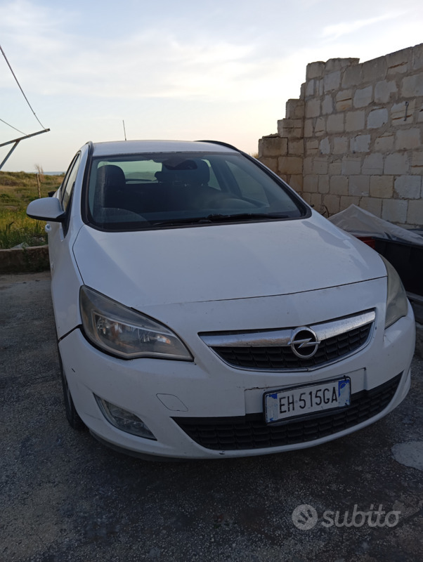 Usato 2011 Opel Astra 1.7 Diesel 82 CV (2.000 €)
