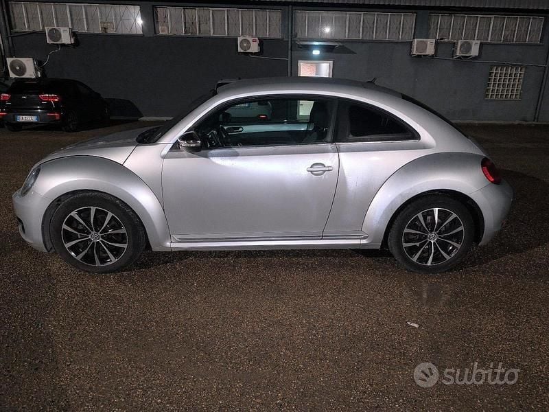 Usata VW Beetle 105 CV (77 kW) 2013 Grigio Utilitaria