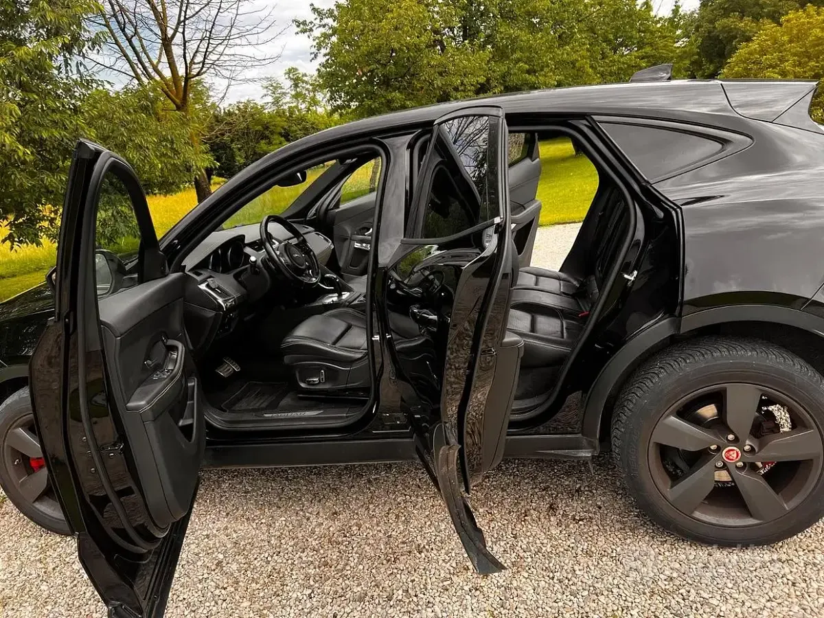 Usata Jaguar E-Pace 150 CV (110 kW) 2019 Nero SUV