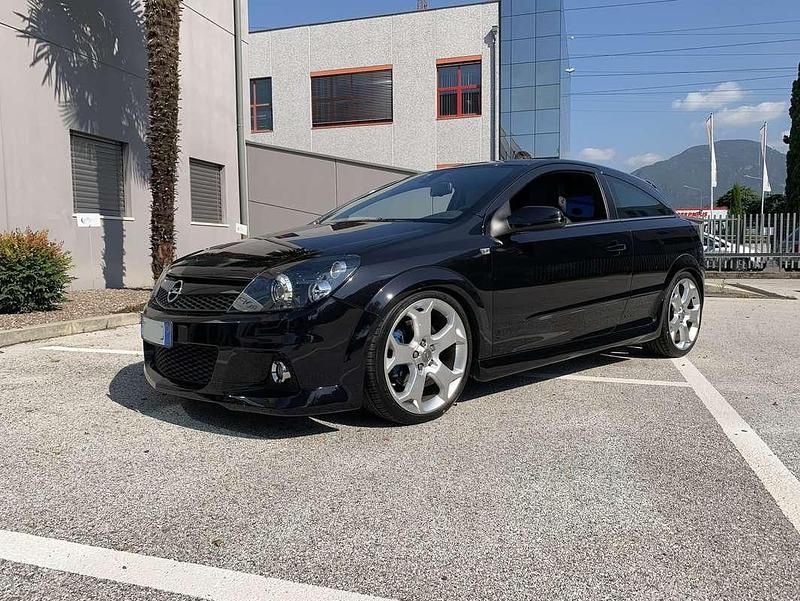Usata Opel Astra GTC OPC 241 CV (177 kW) 2008 Berlina