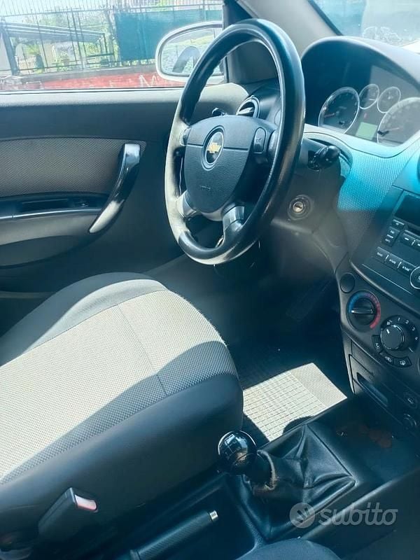 Usata Chevrolet Aveo 86 CV (63 kW) 2009 Bianco Utilitaria