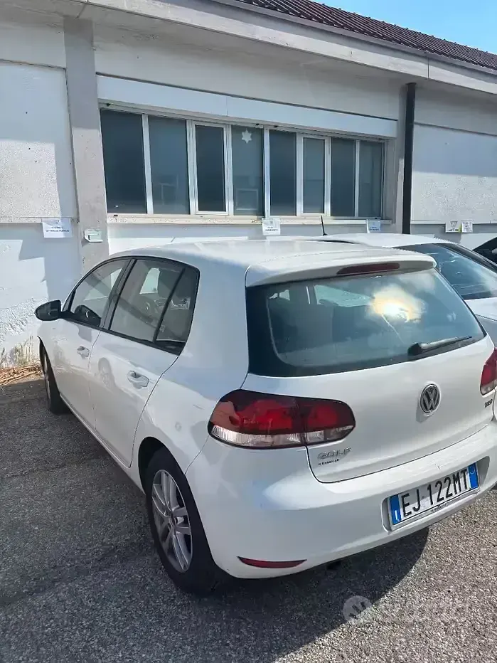 Usata VW Golf VI 105 CV (77 kW) 2011 Bianco Utilitaria