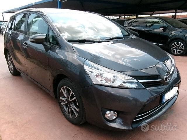 Second-hand Toyota Verso Style 111 CP (81 kW) 2015 Gri Monovolum