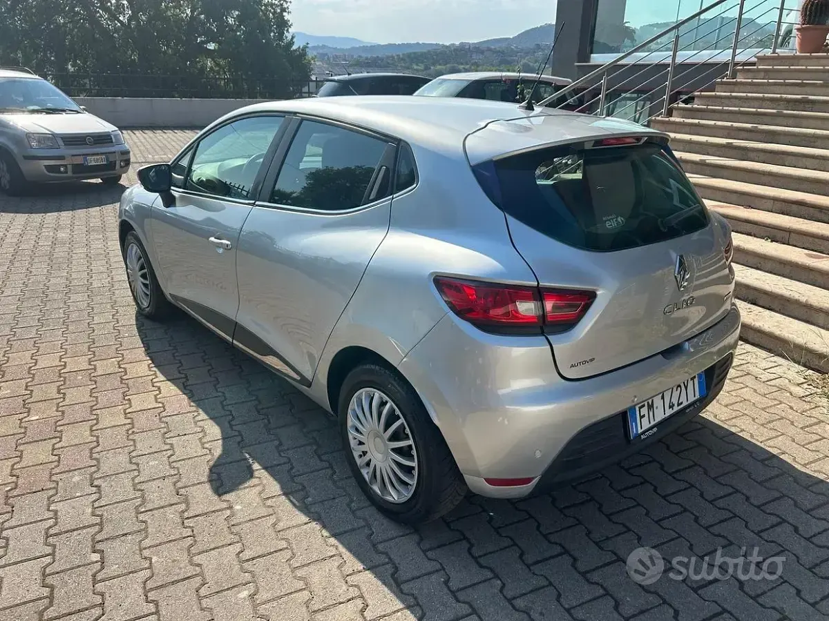 Usata Renault Clio IV Zen 90 CV (66 kW) 2017 Grigio Berlina