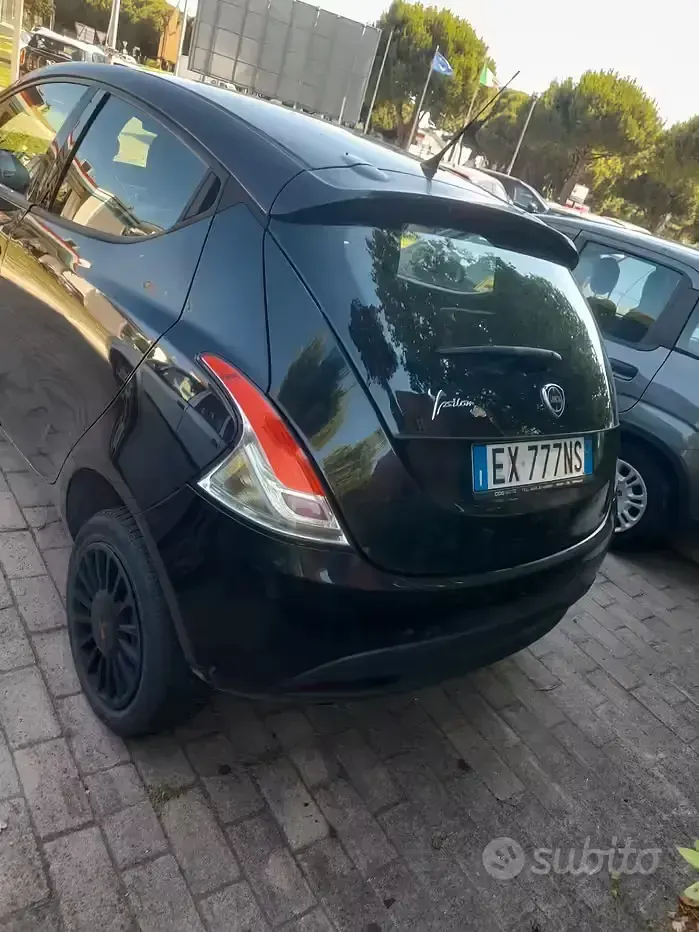 Usata Lancia Ypsilon 80 CV (58 kW) 2015 Nero Utilitaria