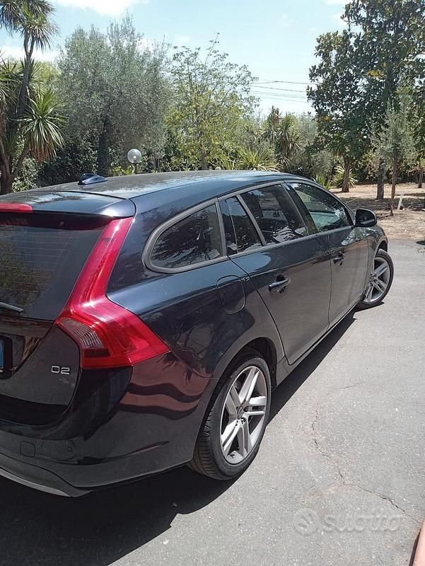 Usata Volvo V60 203 CV (149 kW) 2016 Blu Station wagon