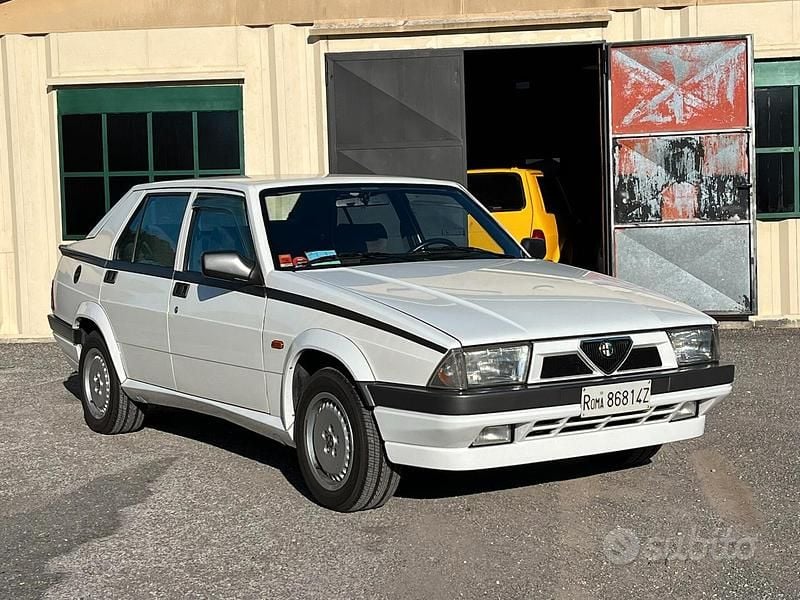 Usata Alfa Romeo 75 148 CV (108 kW) 1991 Bianco Berlina
