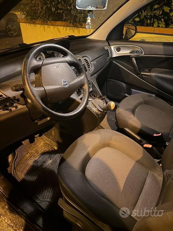 Usata Lancia Ypsilon 75 CV (55 kW) 2010 Nero Utilitaria