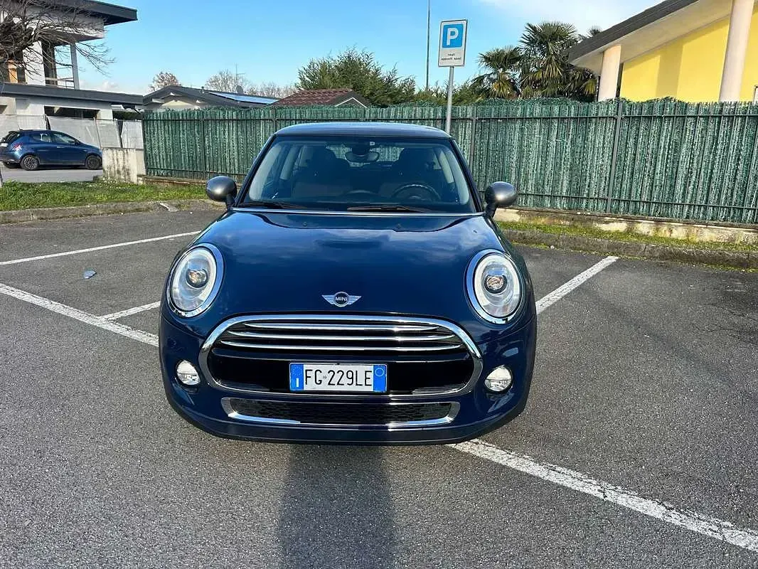 Usata Mini Cooper D Business 116 CV (85 kW) 2016 Blu/azzurro Utilitaria