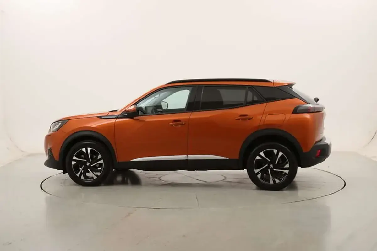 Usata Peugeot 2008 Allure 110 CV (80 kW) 2021 Arancione SUV