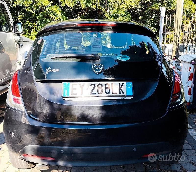 Usata Lancia Ypsilon Silver 69 CV (50 kW) 2014 Nero Utilitaria